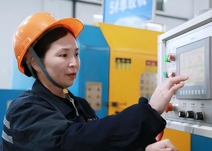 “寶藏大姐” 牛澤芳：17 年匠心堅守，從學徒逆襲 “免檢標桿”